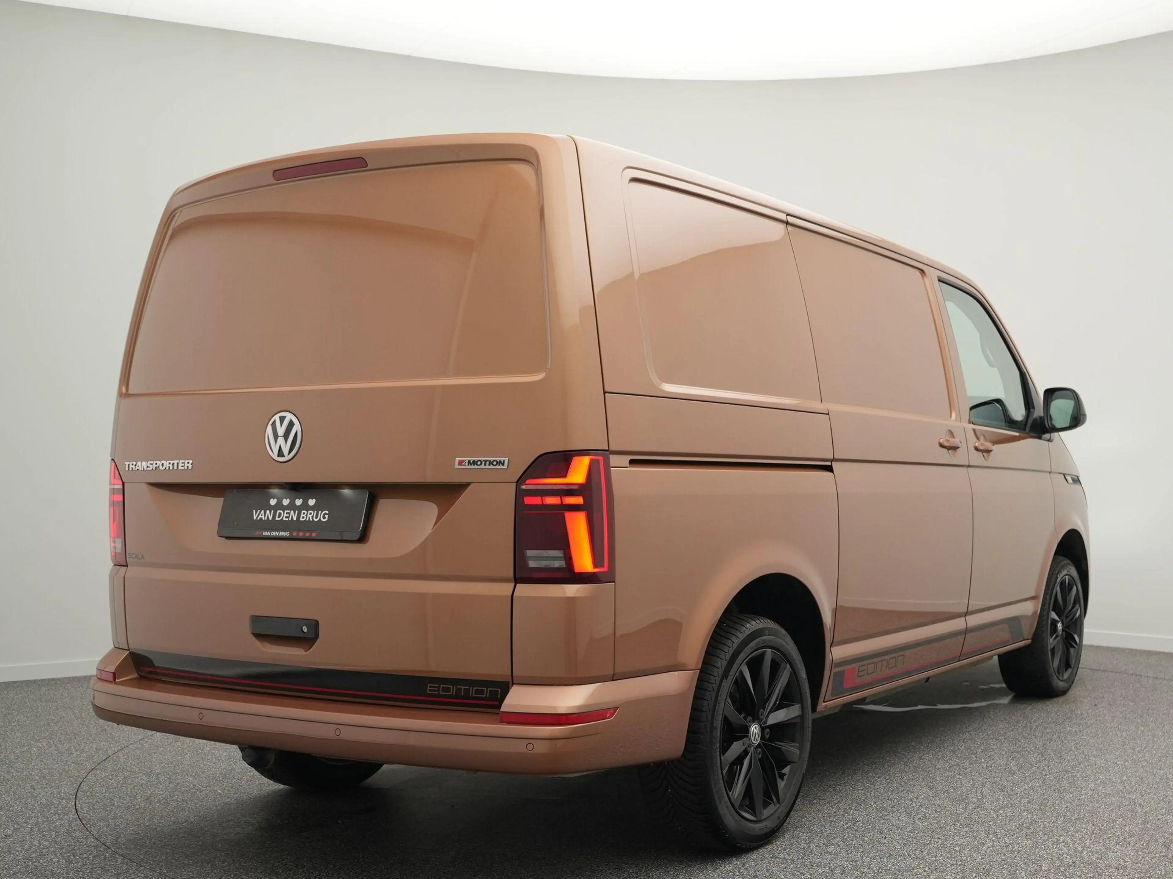 Volkswagen T6.1 Transporter 2.0 TDI 204 pk Edition 4-Motion | Edition Pakket | — photo 4