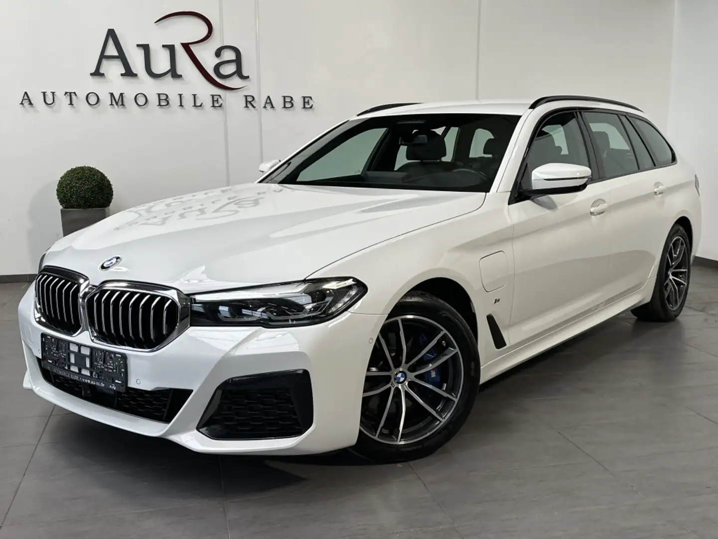 BMW 530 Touring M-Sport NAV+LED+ACC+HEAD-UP+360°+VC Weiß - 1