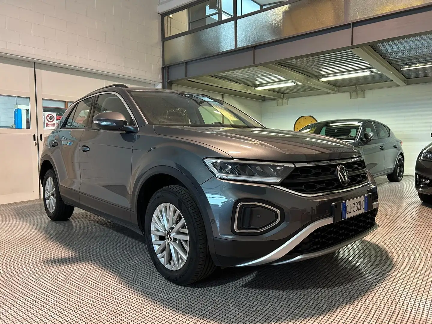 Volkswagen T-Roc T-Roc 2022 Life 2.0 tdi 150cv dsg Grigio - 1
