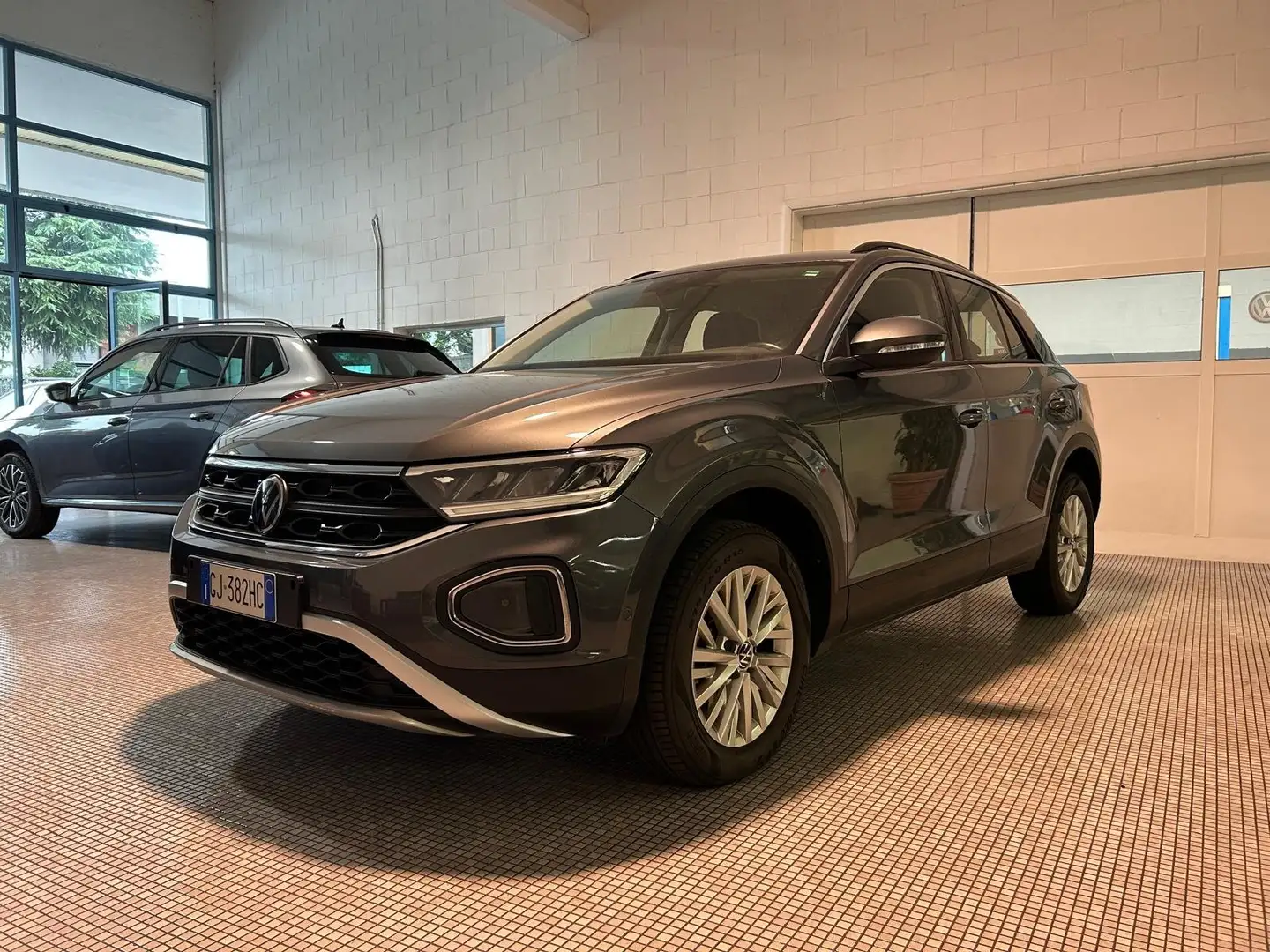 Volkswagen T-Roc T-Roc 2022 Life 2.0 tdi 150cv dsg Grigio - 2