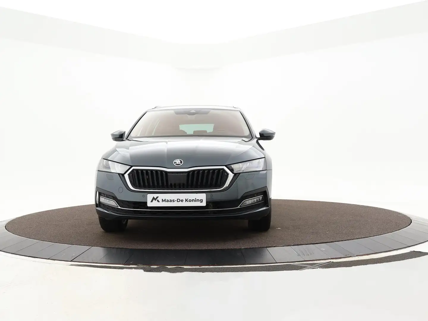 Skoda Octavia Combi 1.4 Tsi 204pk DSG iV PHEV Business Edition p Grijs - 2
