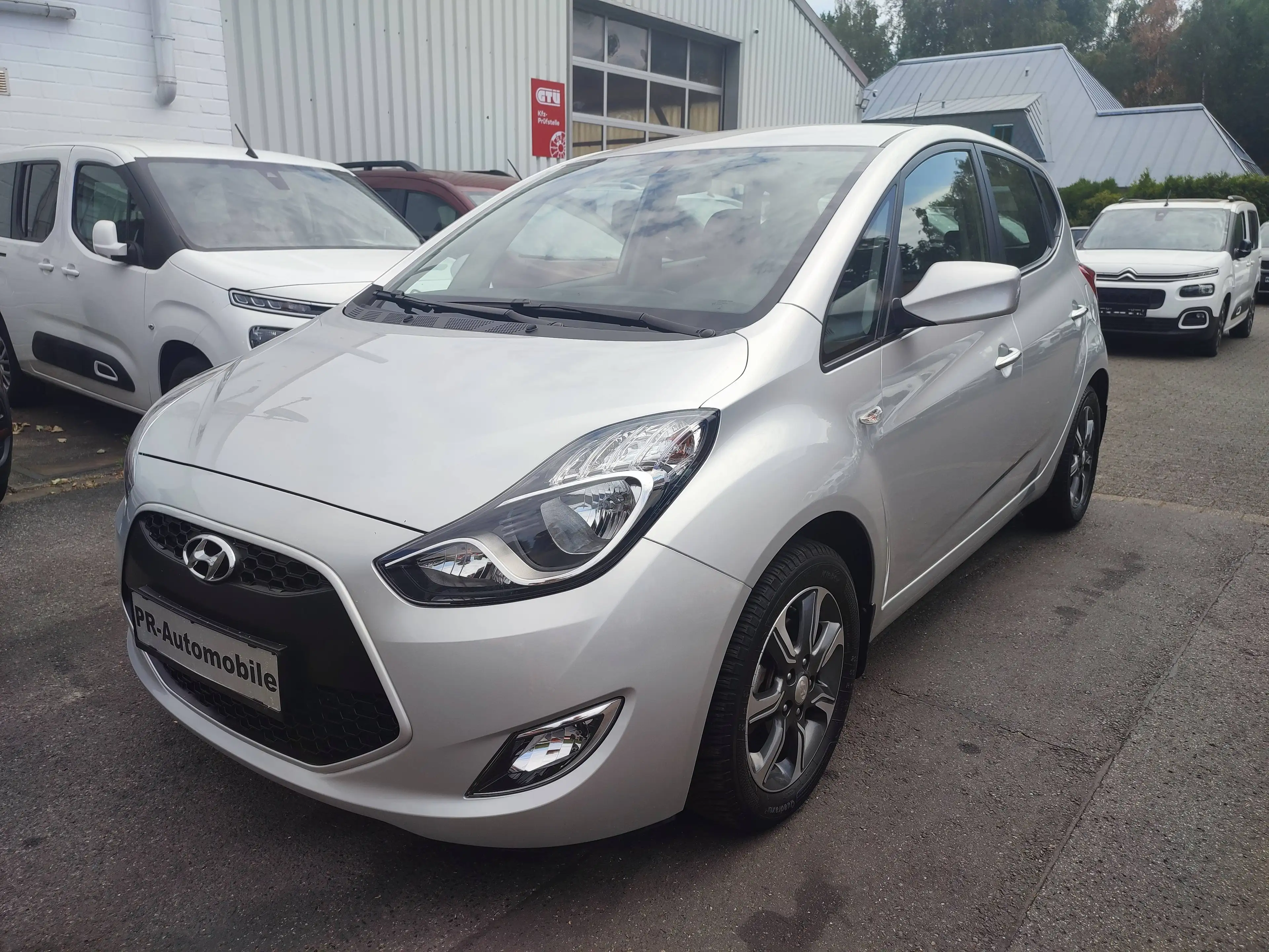Hyundai iX20 ix20 1.6 Automatik/Navi+Cam/Alu/Allwetterreif