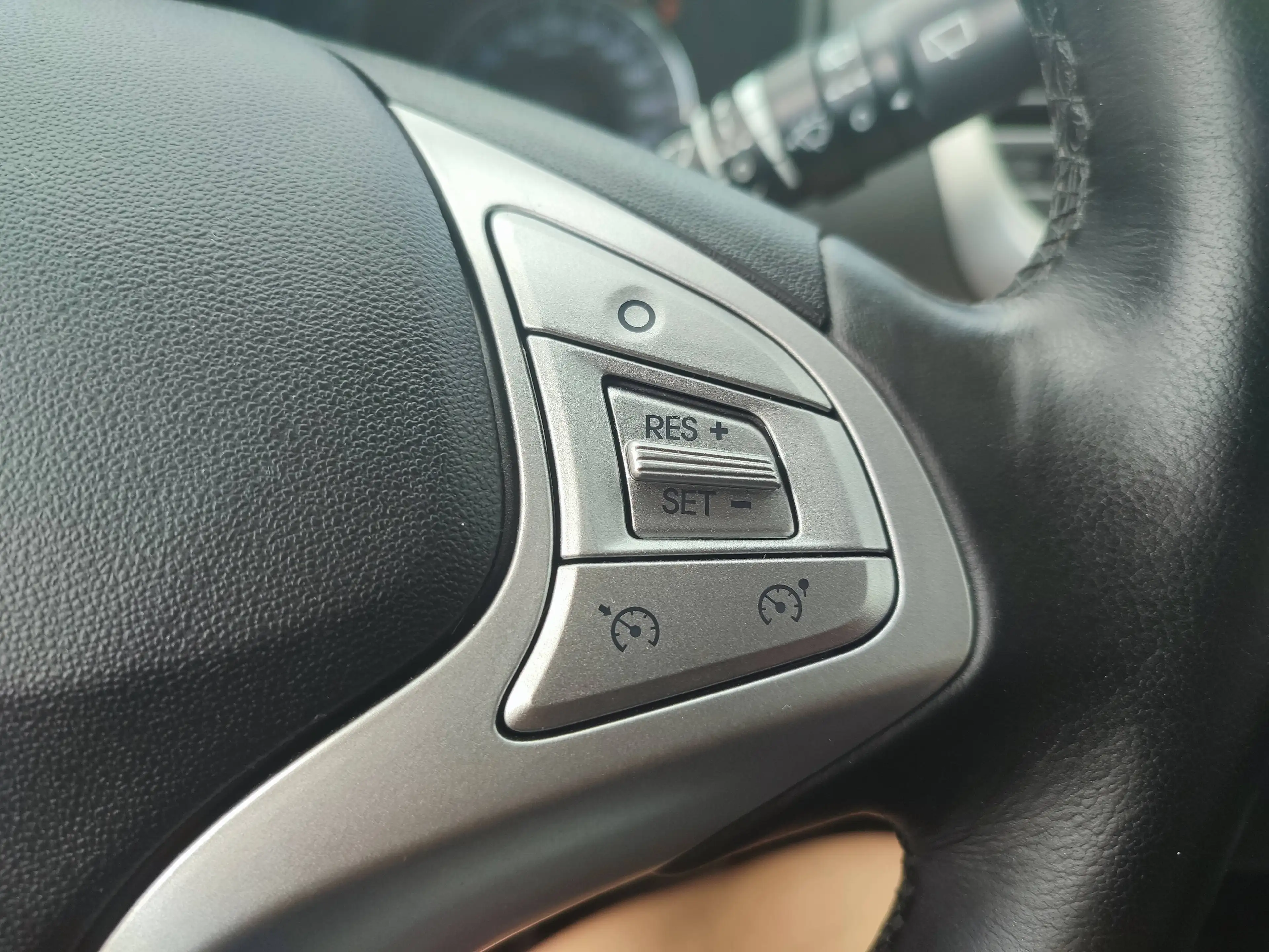 Hyundai iX20 ix20 1.6 Automatik/Navi+Cam/Alu/Allwetterreif — photo 6