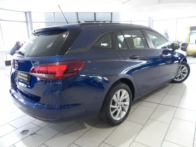 Opel Astra view 3