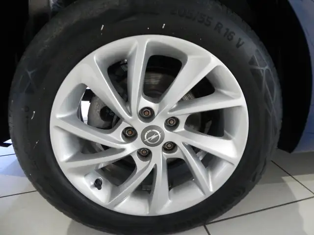 Opel Astra view 9
