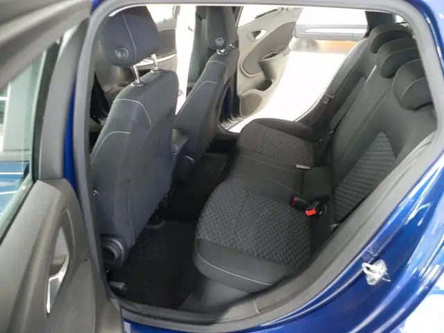 Opel Astra view 11