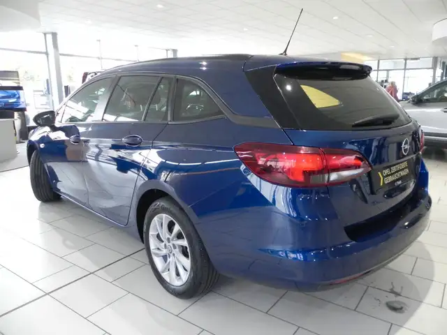 Opel Astra view 6