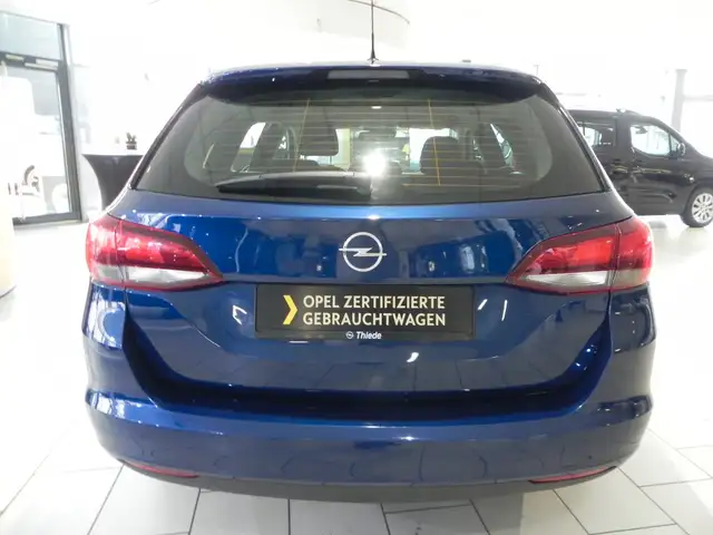 Opel Astra view 7
