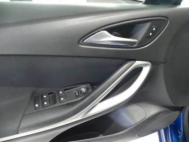 Opel Astra view 13