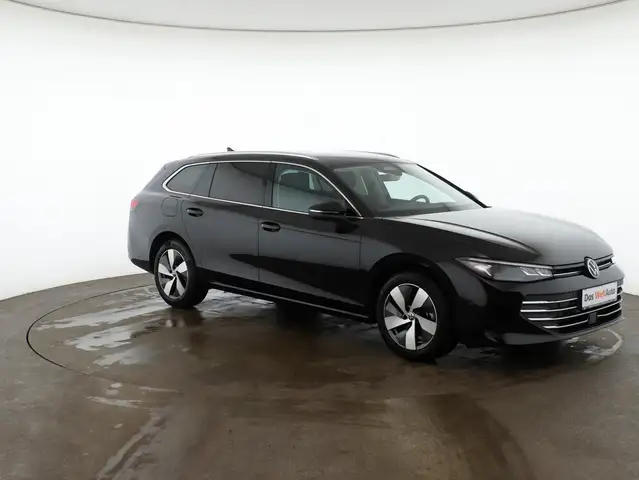 Volkswagen Passat view 3