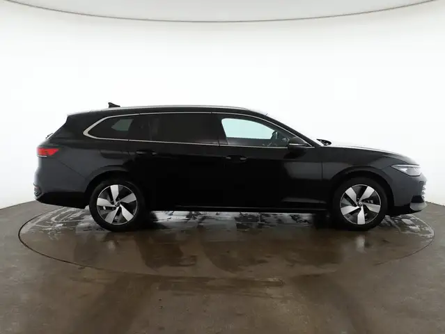 Volkswagen Passat view 4