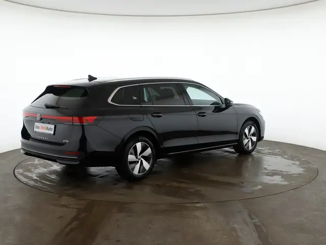Volkswagen Passat view 6