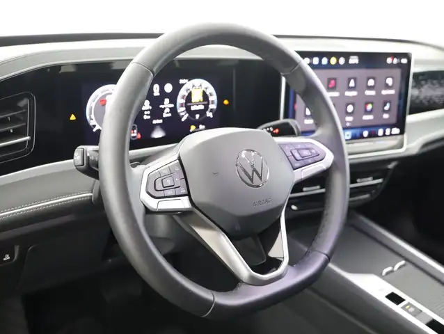 Volkswagen Passat view 13