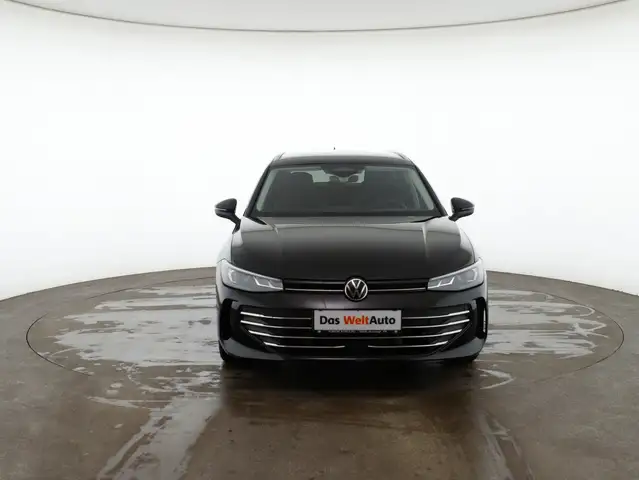 Volkswagen Passat view 2