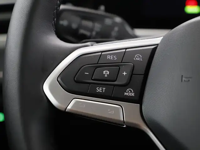 Volkswagen Passat view 14