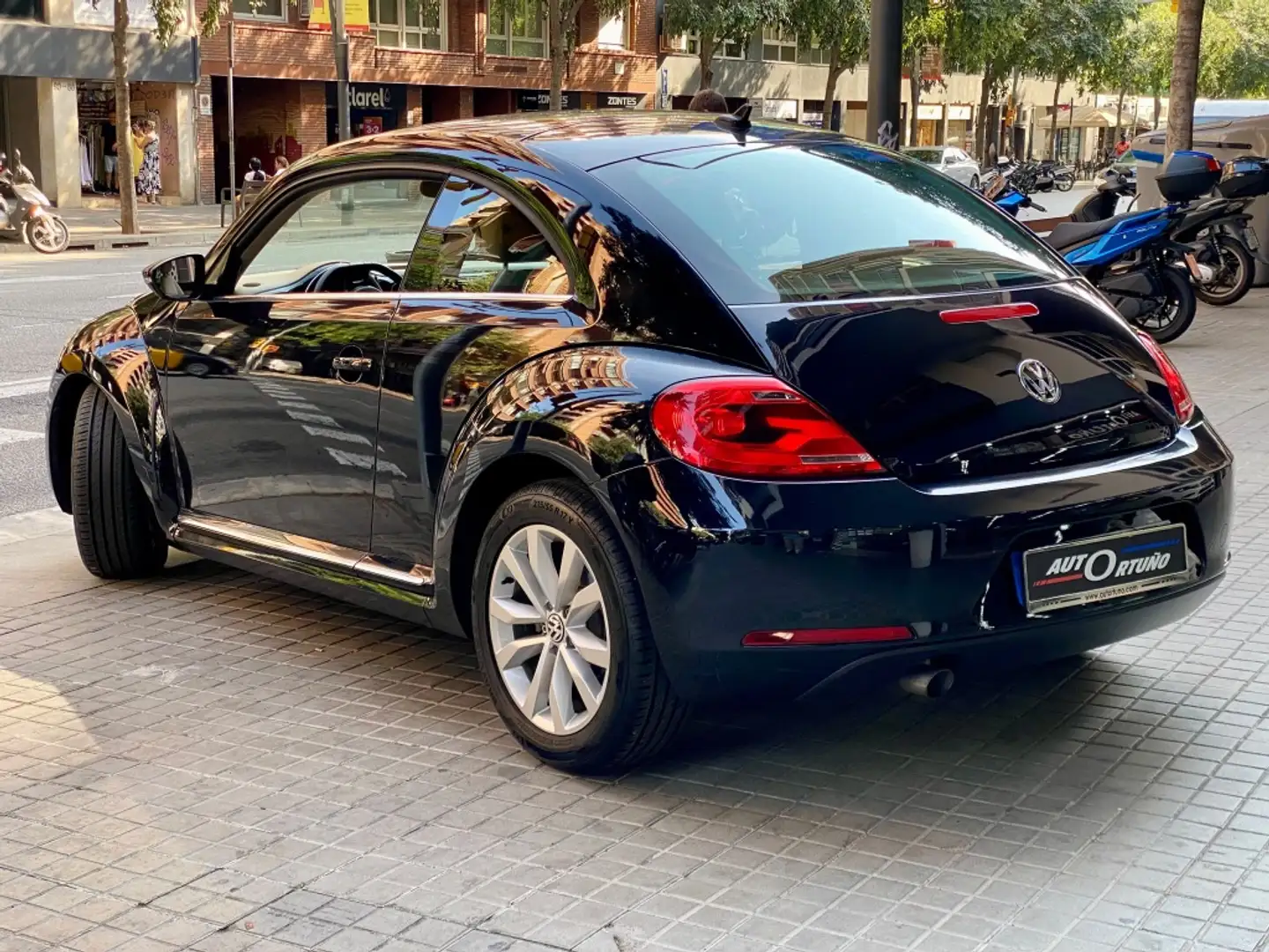 Volkswagen Beetle 2.0TDI Connection 110 Negro - 2