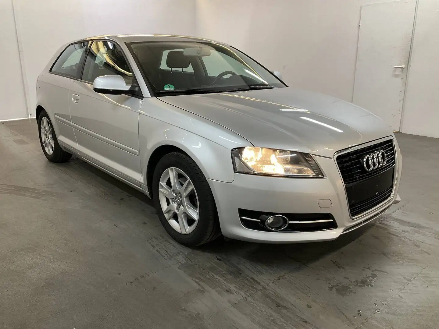 Audi A3 1.2 TFSI Attraction Grijs - 1