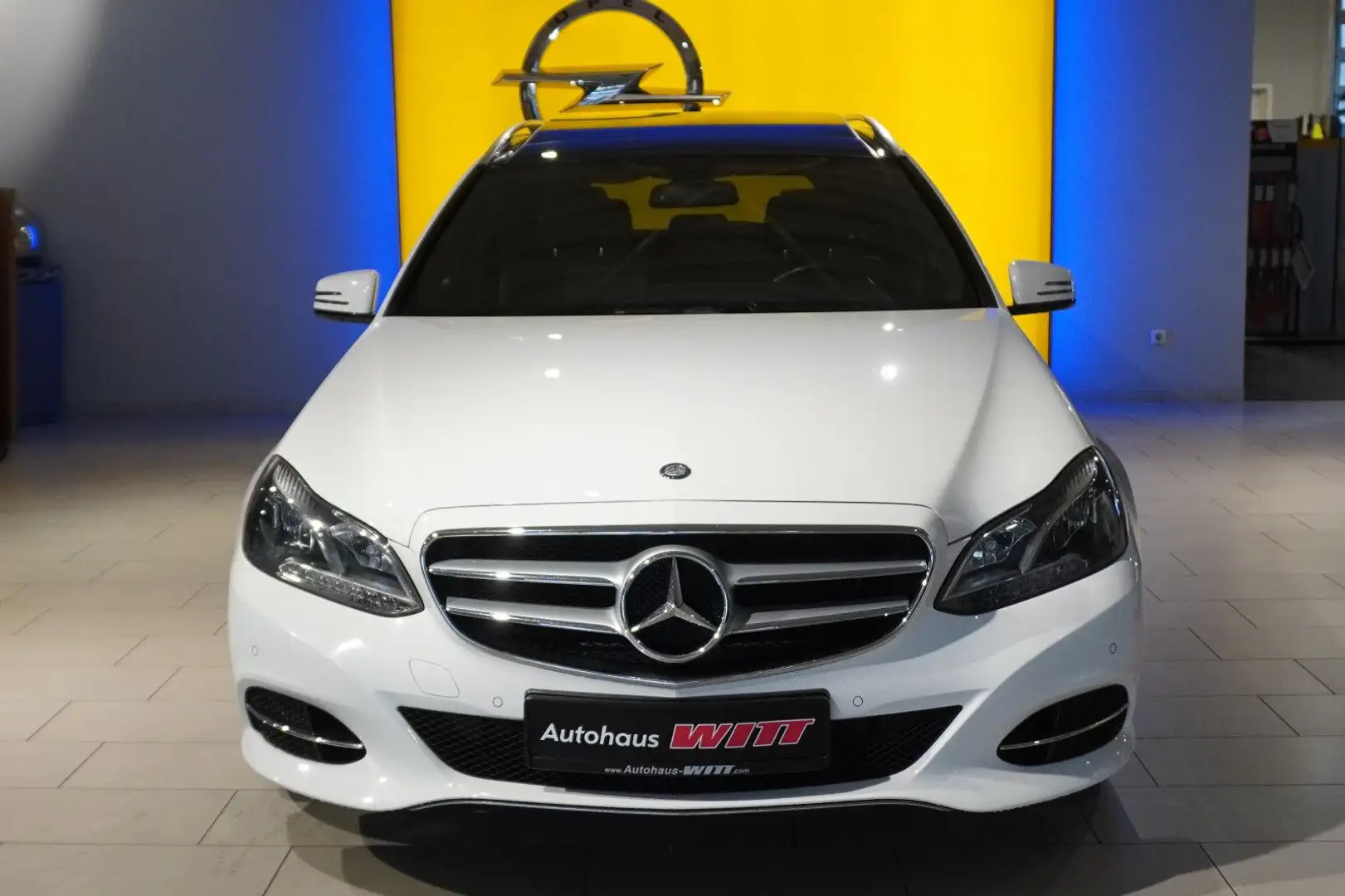 Mercedes-Benz E 200 T-Modell BlueEfficiency °LED°Pano°PDC°Navi Weiß - 2