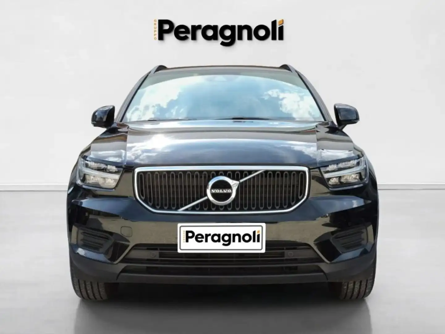 Volvo XC40 T2 MOMENTUM CORE AUTOMATICA Negro - 2