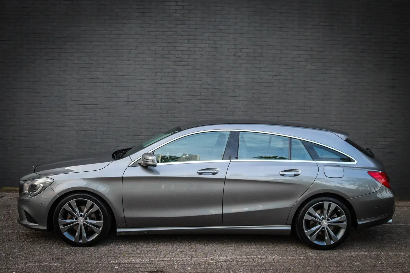 Mercedes-Benz CLA 180 Shooting Brake OrangeArt Edition Trekhaak/Navi/Cru Gris - 2