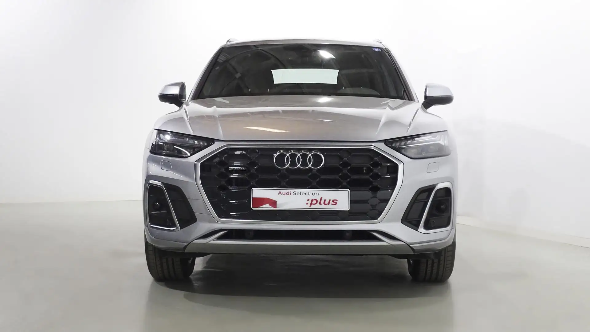 Audi Q5 40 TDI quattro-ultra Black line S tronic 150kW Plateado - 2