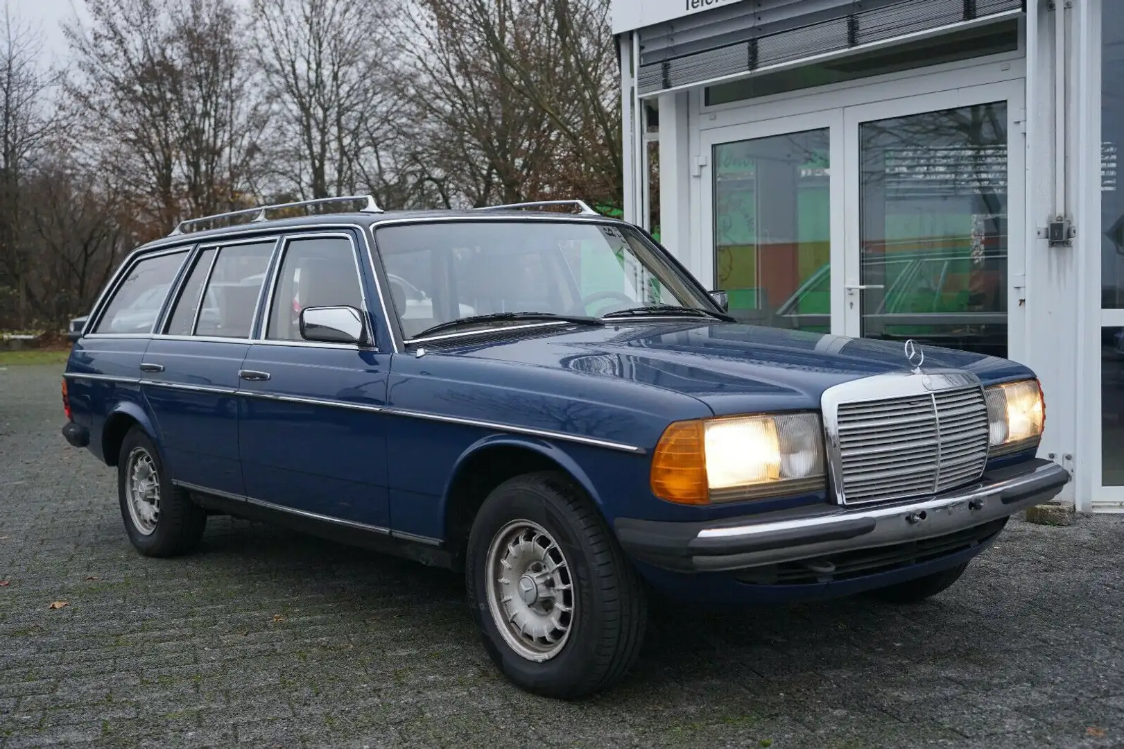 Mercedes-Benz 240 D Kombi Bleu - 1