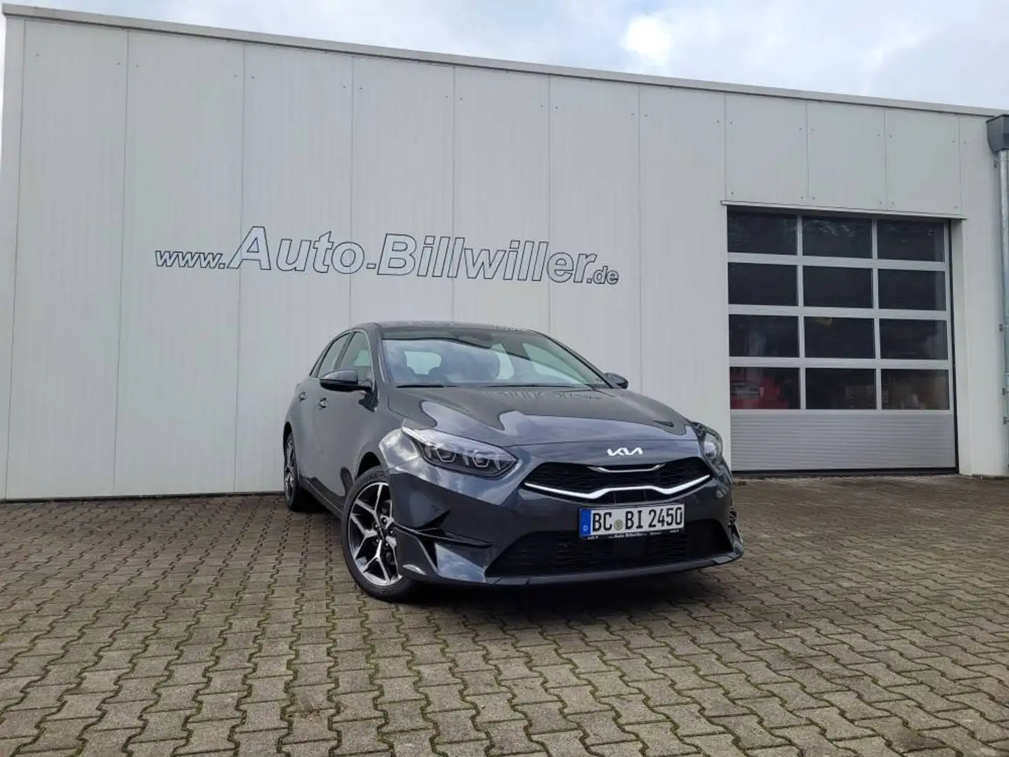 Kia Ceed / cee'd Ceed 5-Türer 1.5 T-GDI (140 PS) ISG DCT7 Spirit Grau - 2