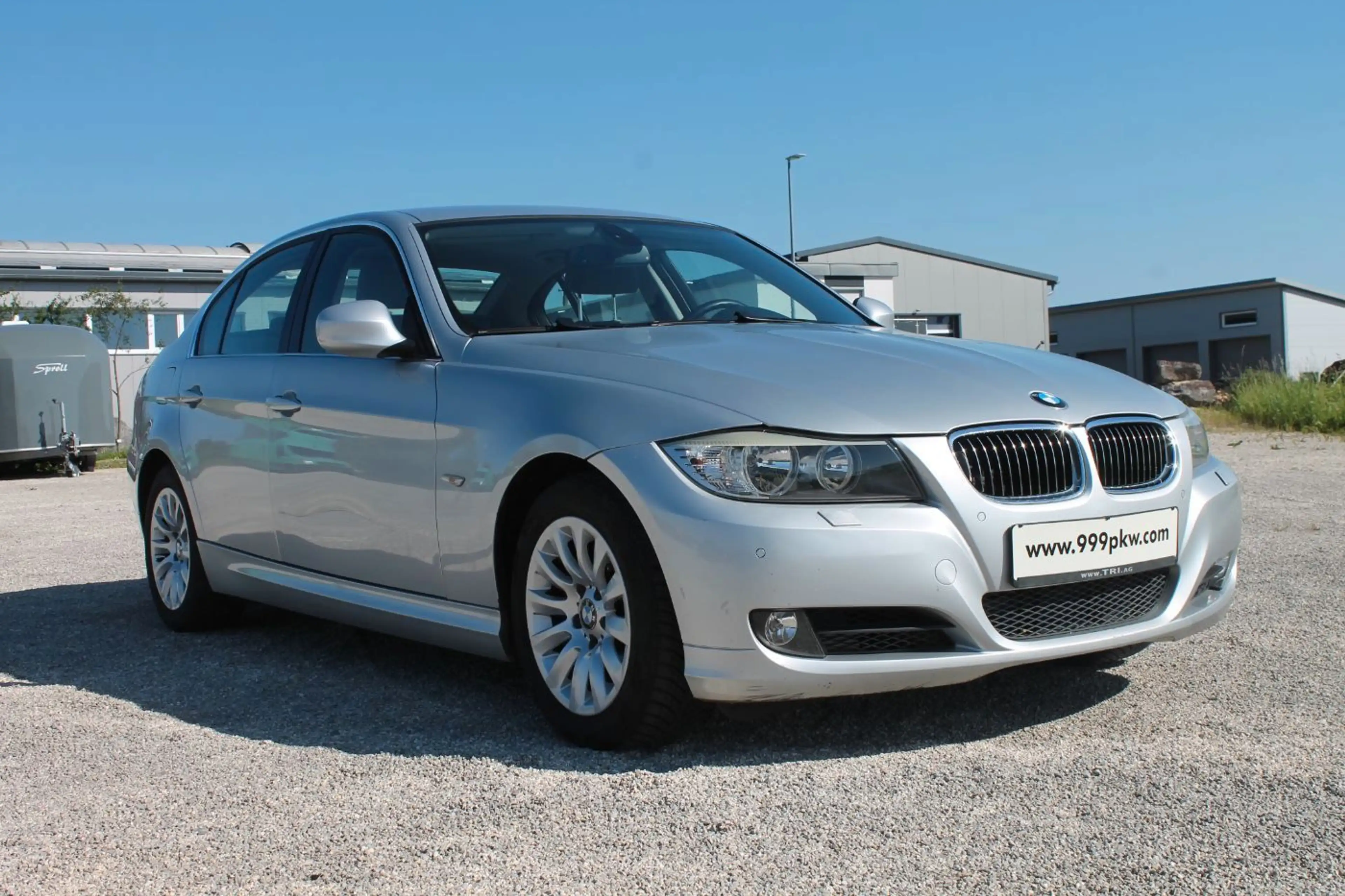 BMW 325 i Lim Parksensoren vo + hi, Klimaautomatik — photo 4