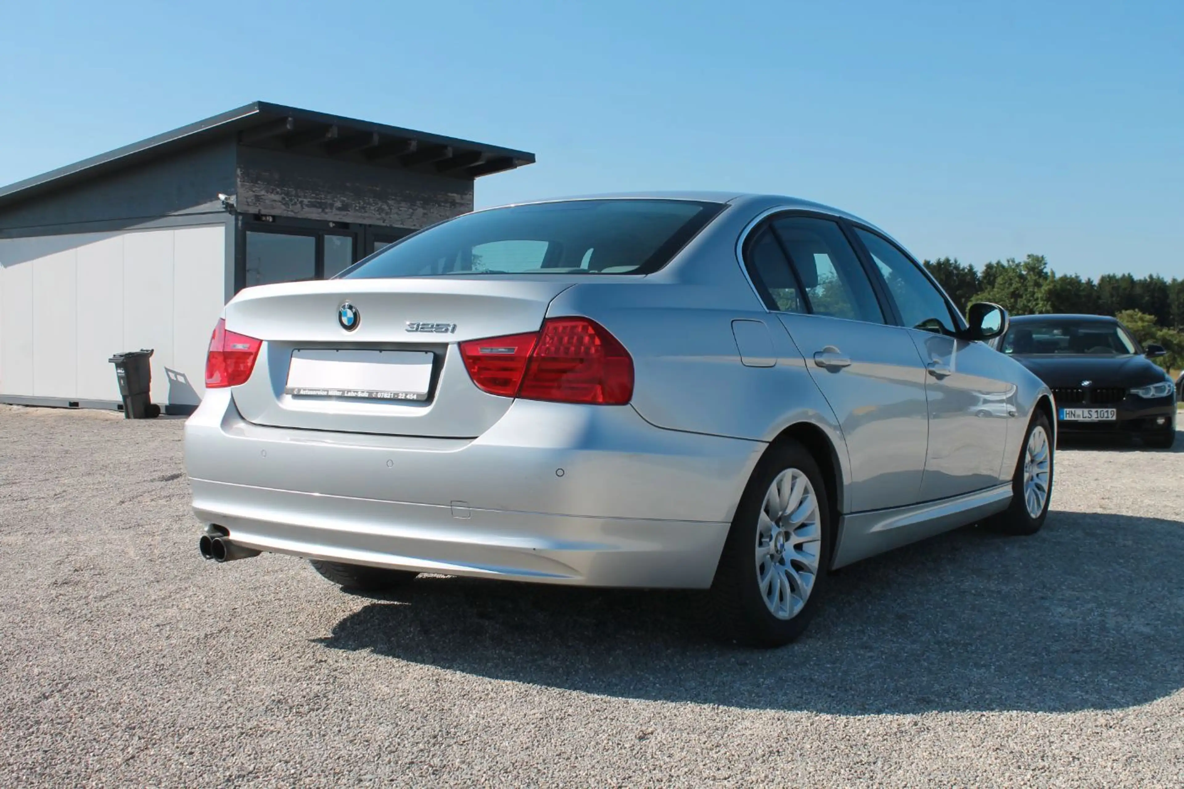 BMW 325 i Lim Parksensoren vo + hi, Klimaautomatik — photo 6