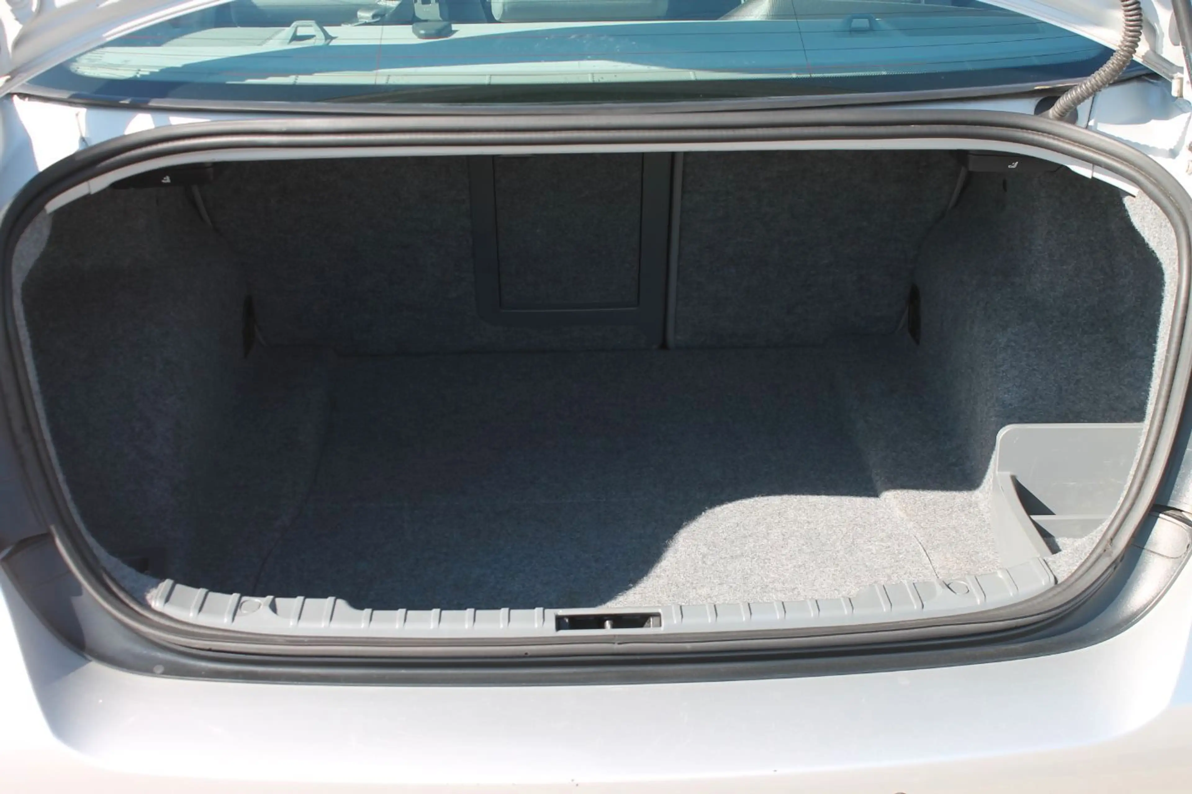BMW 325 i Lim Parksensoren vo + hi, Klimaautomatik — photo 12