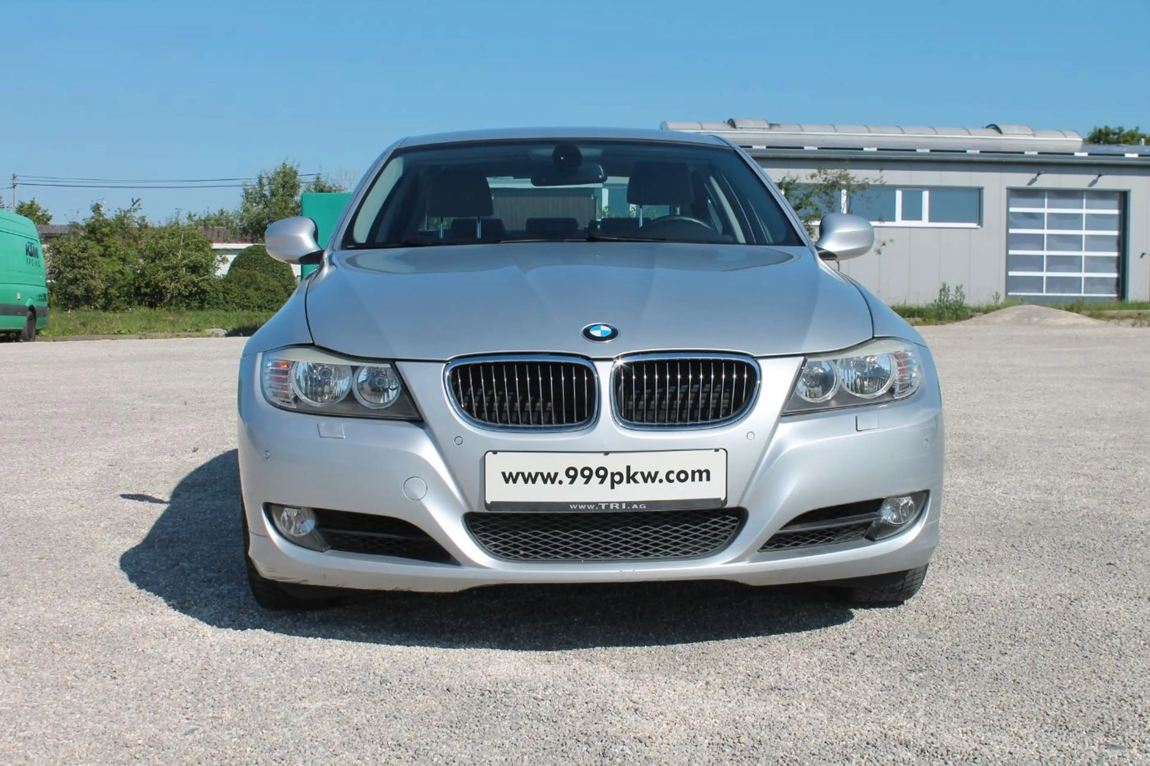 BMW 325 i Lim Parksensoren vo + hi, Klimaautomatik — photo 3