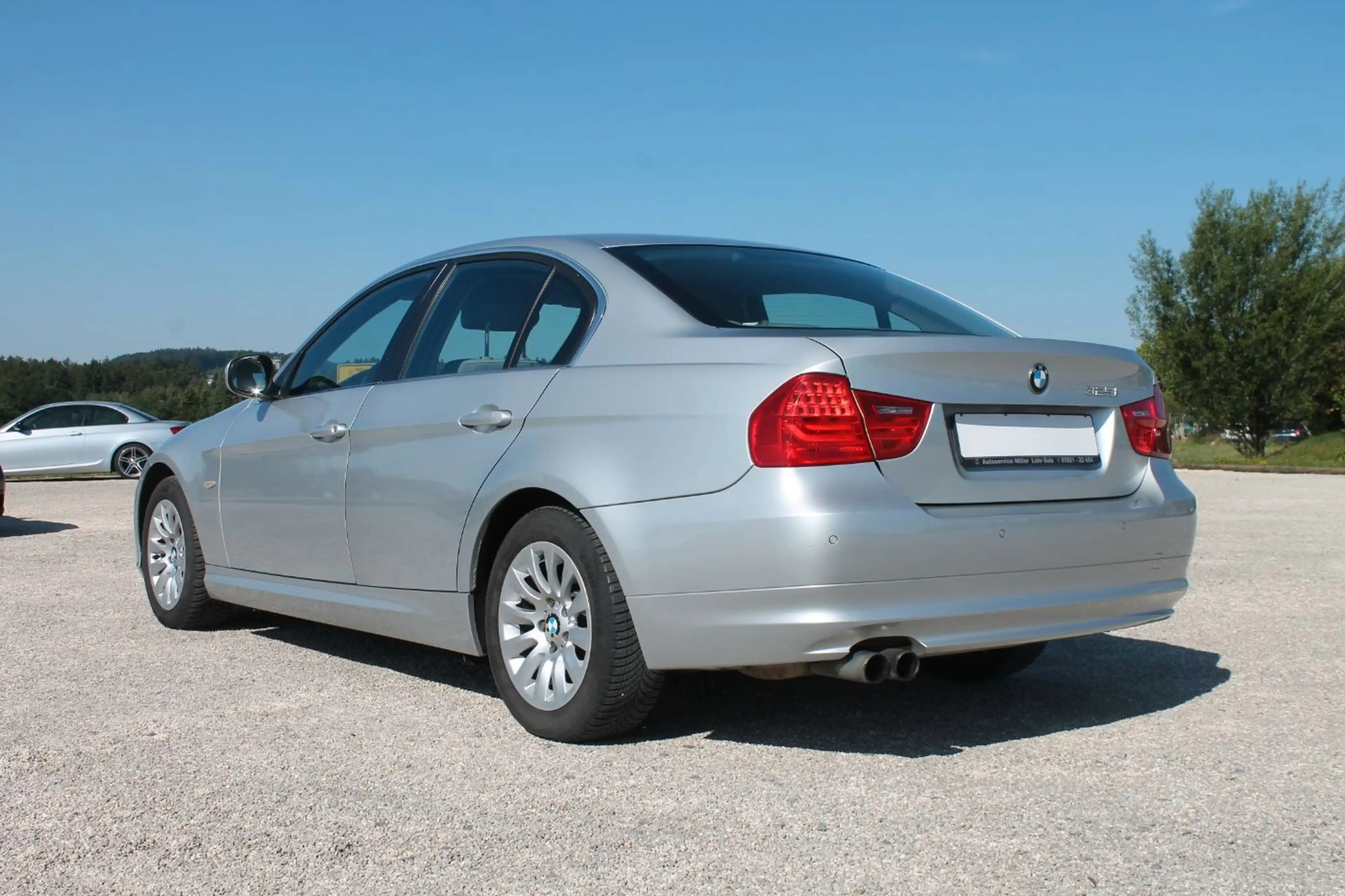 BMW 325 i Lim Parksensoren vo + hi, Klimaautomatik — photo 8