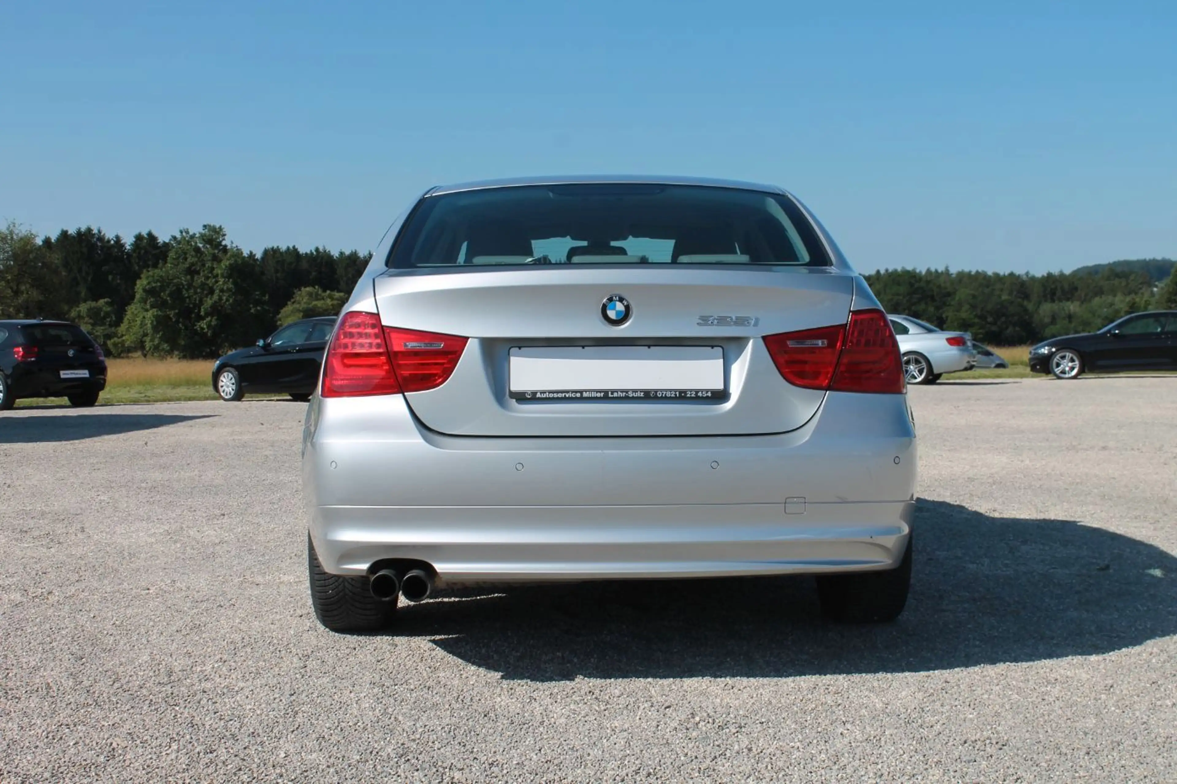 BMW 325 i Lim Parksensoren vo + hi, Klimaautomatik — photo 7