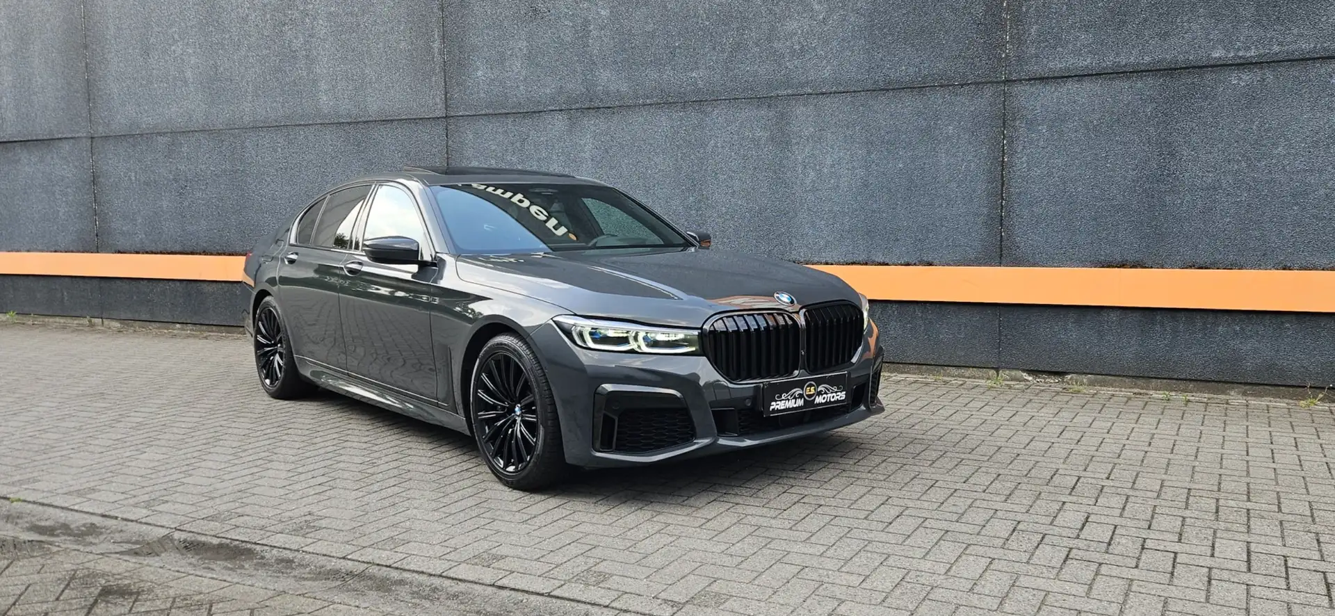 BMW 745 e  INDIVIDUAL/LASER/PANO/MASSAGE/IPAD/FULL OPTION Grijs - 1