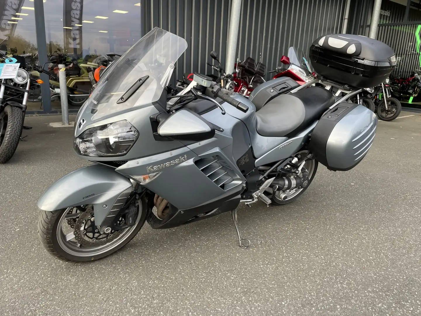 Kawasaki GTR 1400 Gris - 1