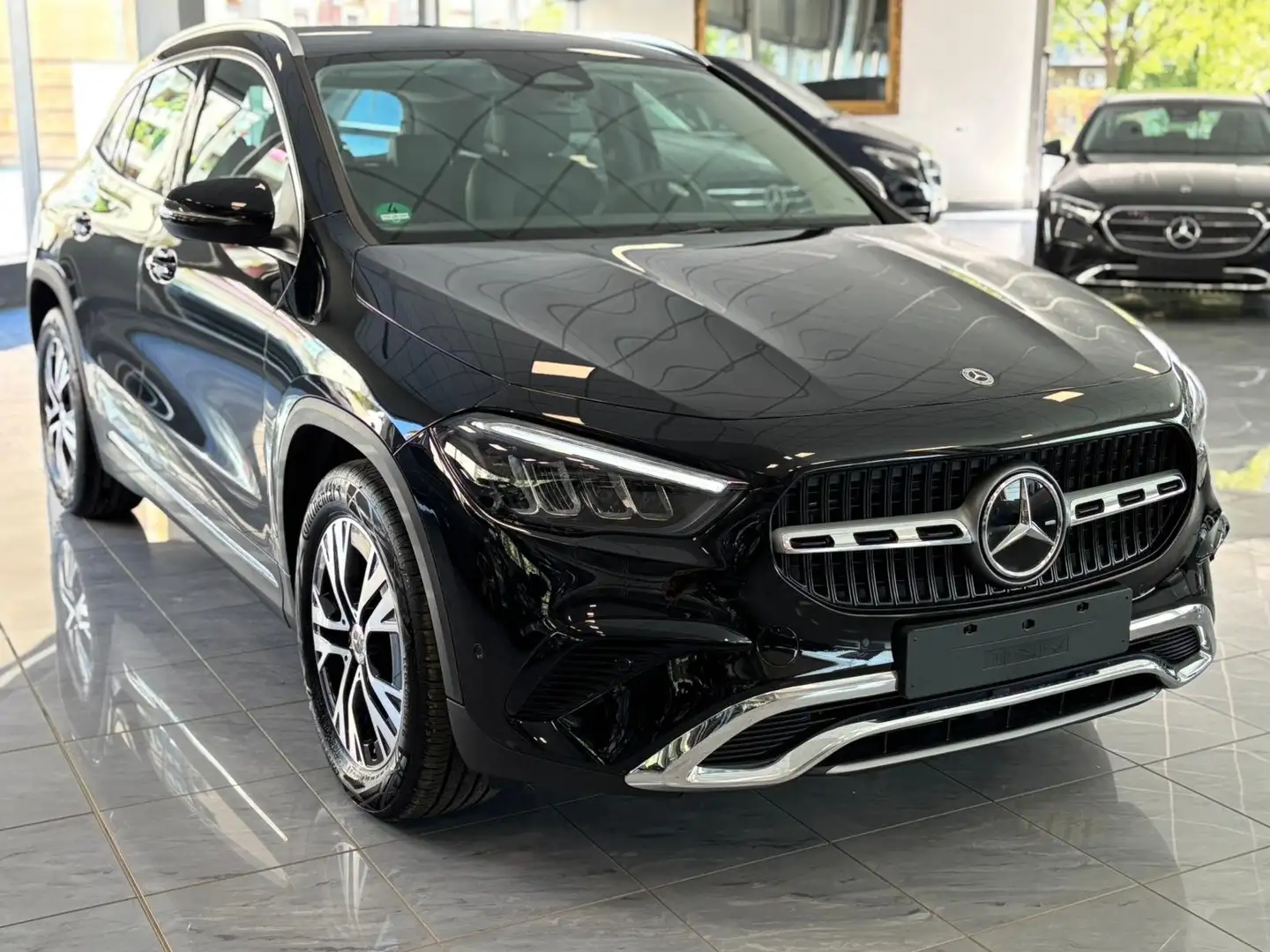Mercedes-Benz GLA 180 Progressive Advanced Noir - 2