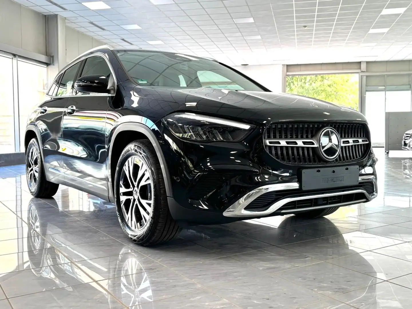 Mercedes-Benz GLA 180 Progressive Advanced Noir - 1