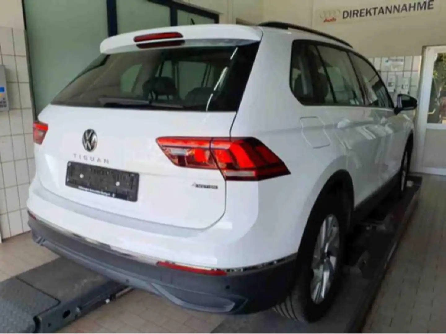 Volkswagen Tiguan 2.0 TSI DSG 4Motion Life Navi LEDMatrix D Weiß - 2