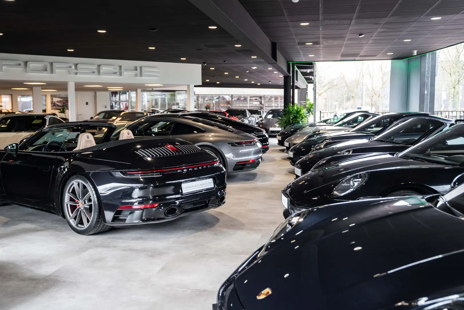 Porsche 992 992 - 3.0 CARRERA 4S CABRIO | BURMESTER Groen - 2