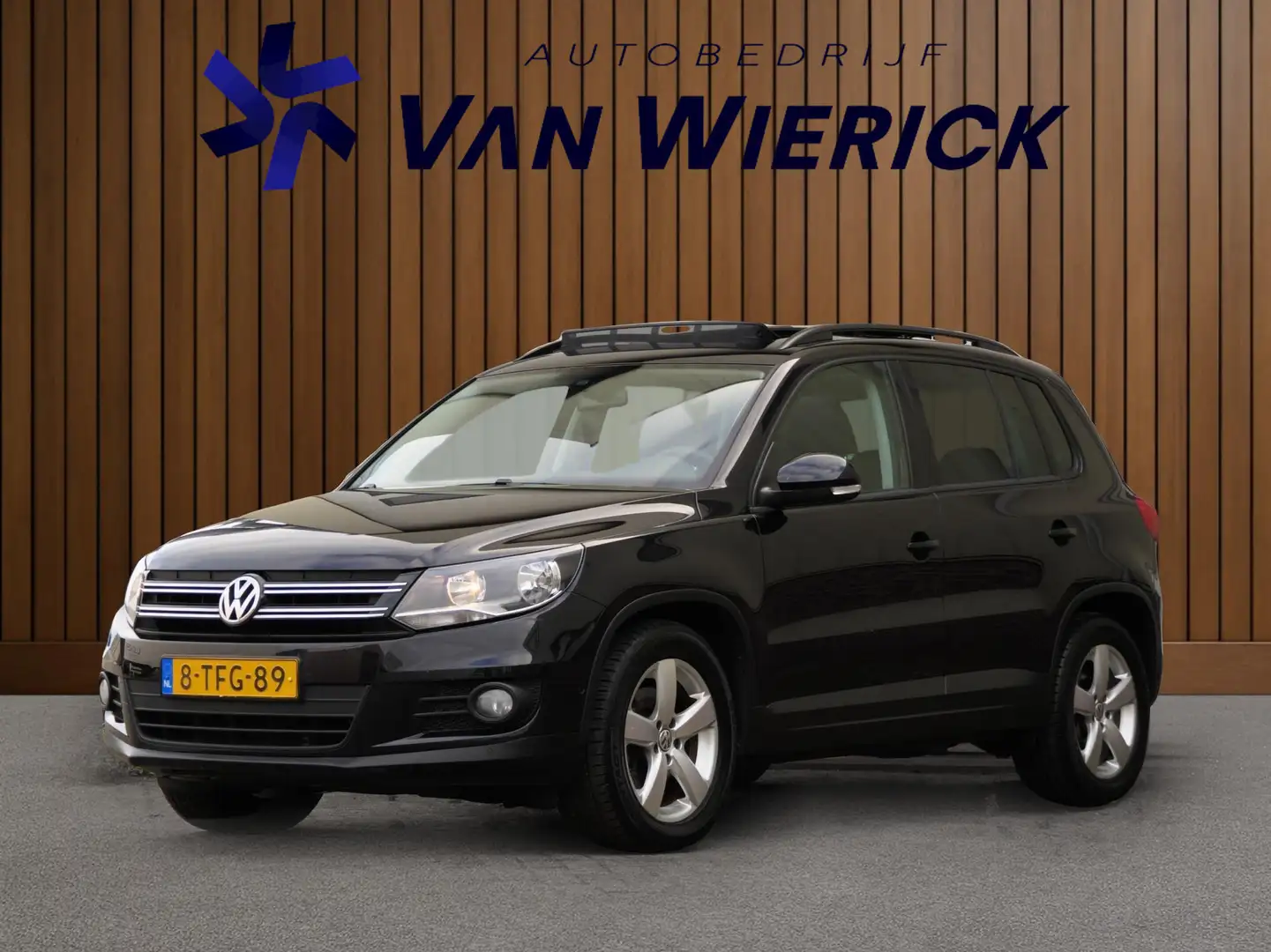 Volkswagen Tiguan 1.4 TSI Comfort&Design Edition | Trekhaak | Kantel Zwart - 1