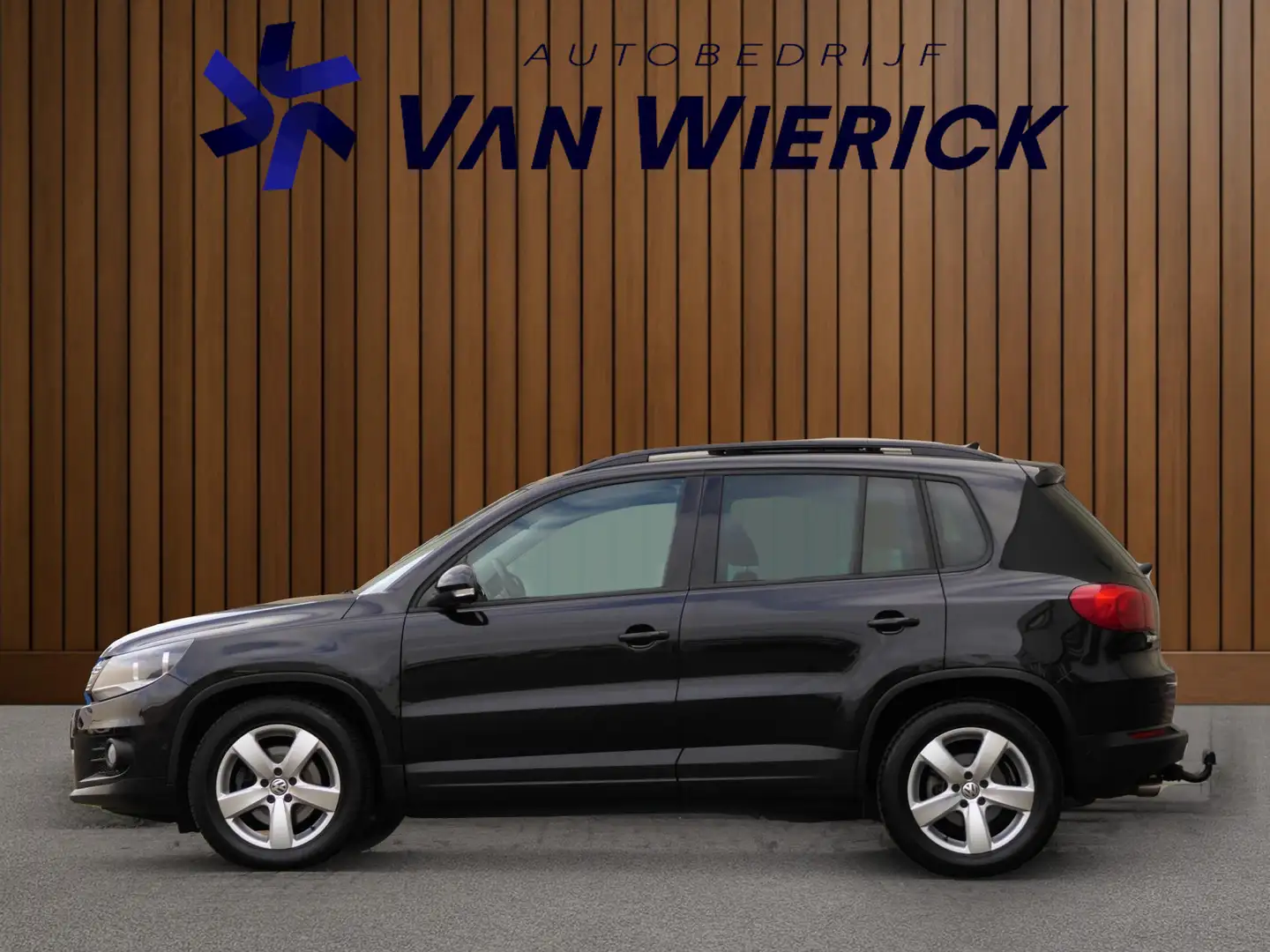 Volkswagen Tiguan 1.4 TSI Comfort&Design Edition | Trekhaak | Kantel Zwart - 2