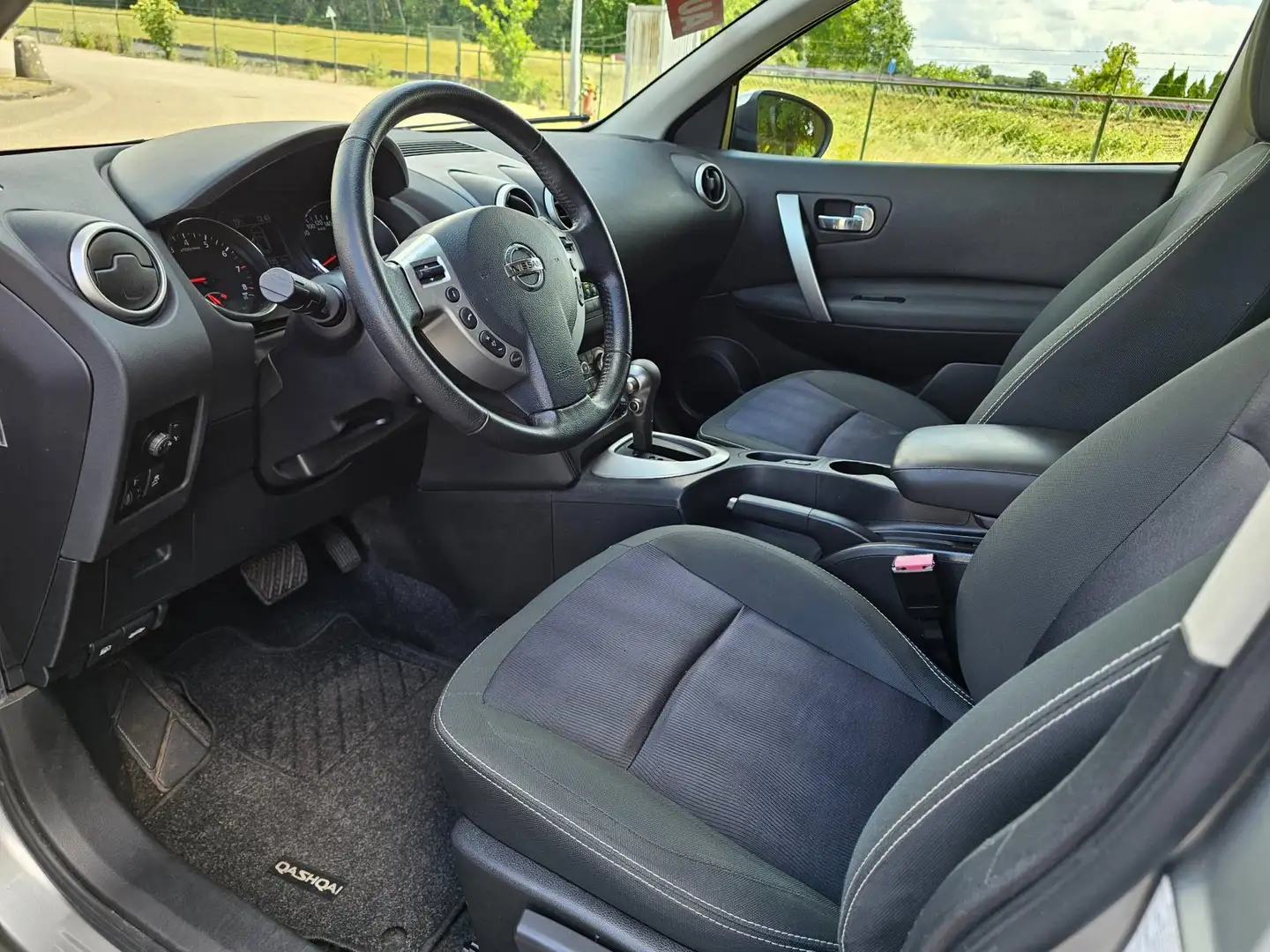 Nissan Qashqai 1.6 Acenta AUTOMAAT/airco/CRUISE Grijs - 2