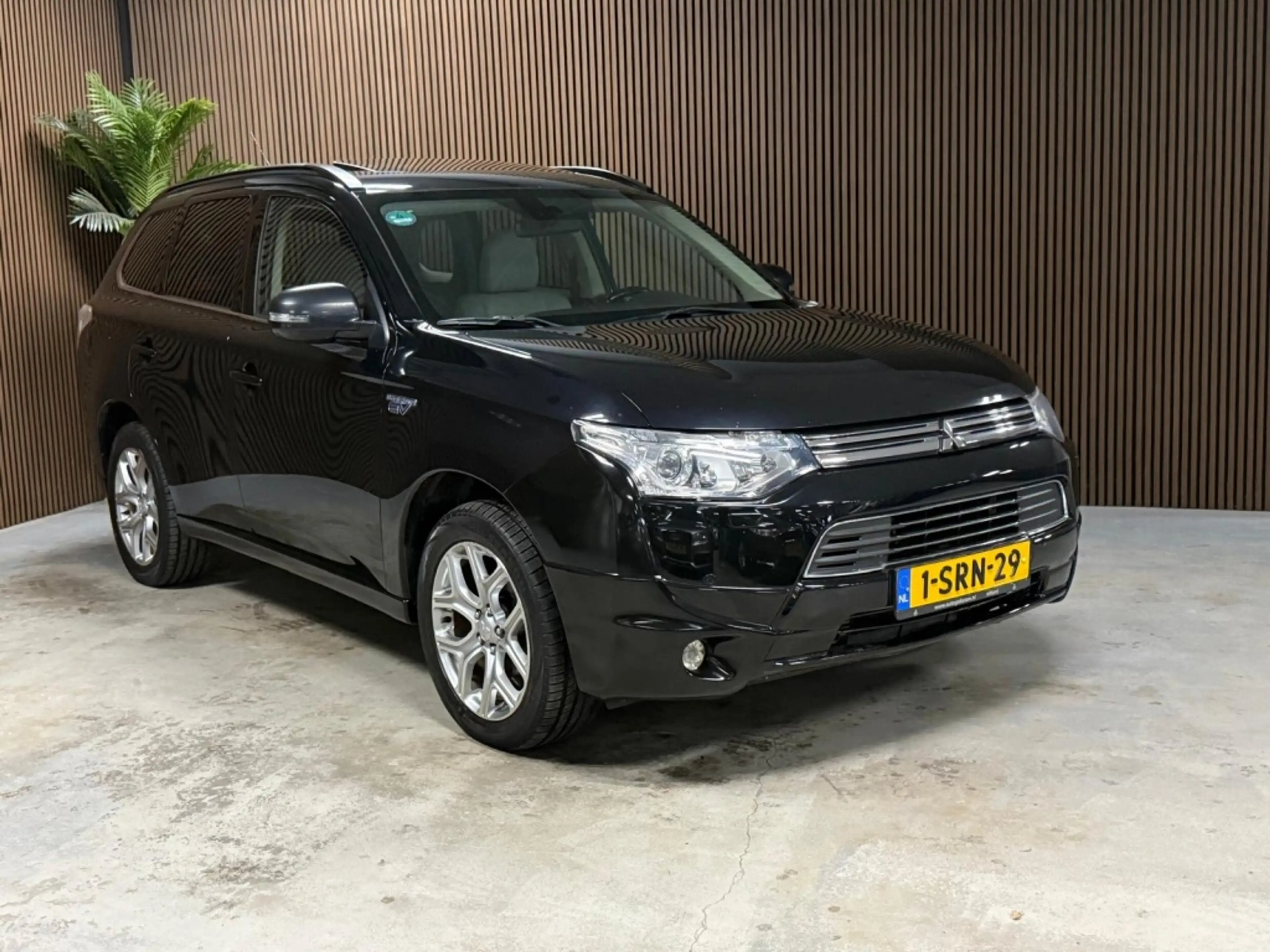 Mitsubishi Outlander 2.0 PHEV Instyle+ — photo 9