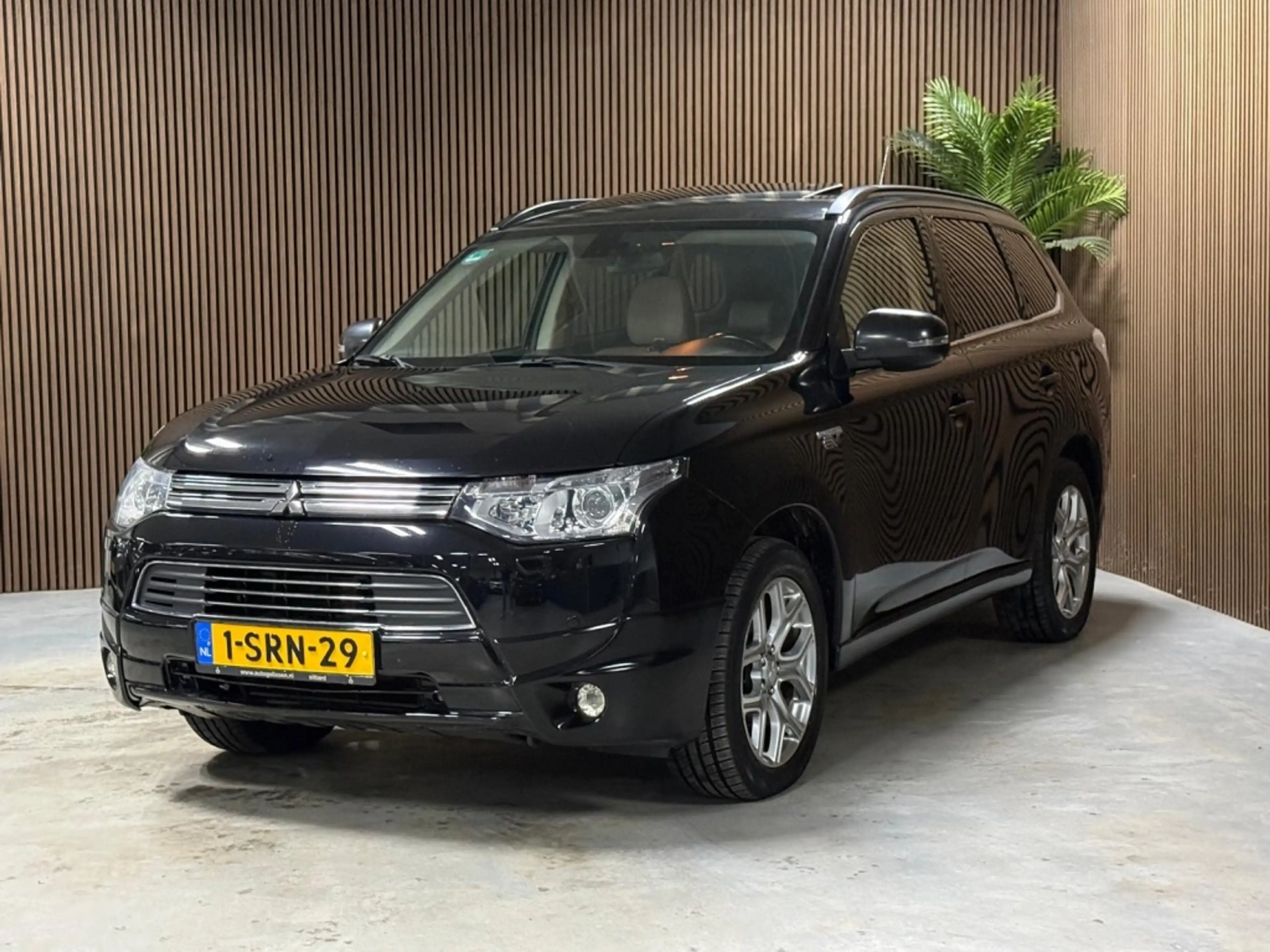 Mitsubishi Outlander 2.0 PHEV Instyle+ — photo 3
