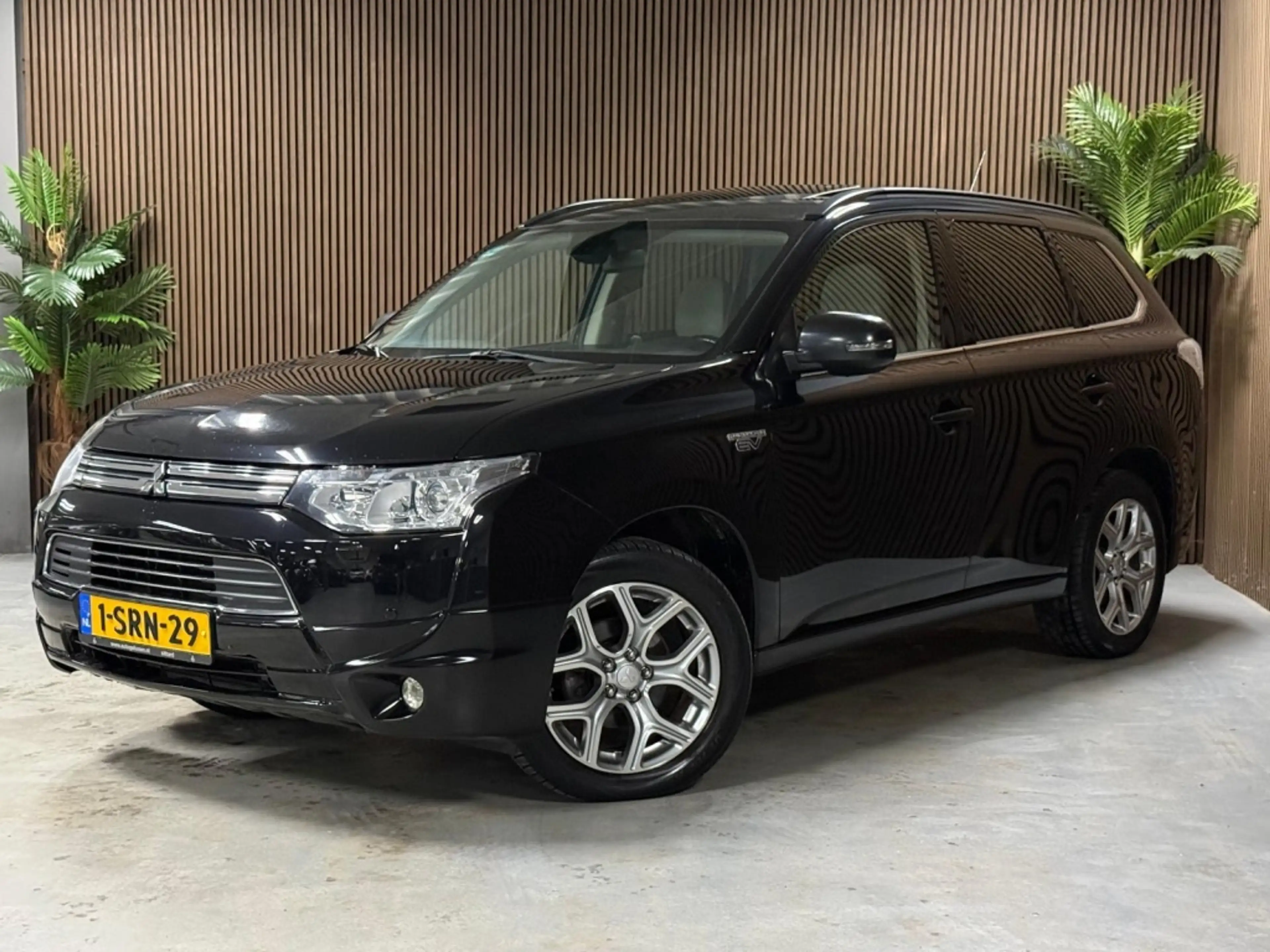 Mitsubishi Outlander 2.0 PHEV Instyle+ — photo 2