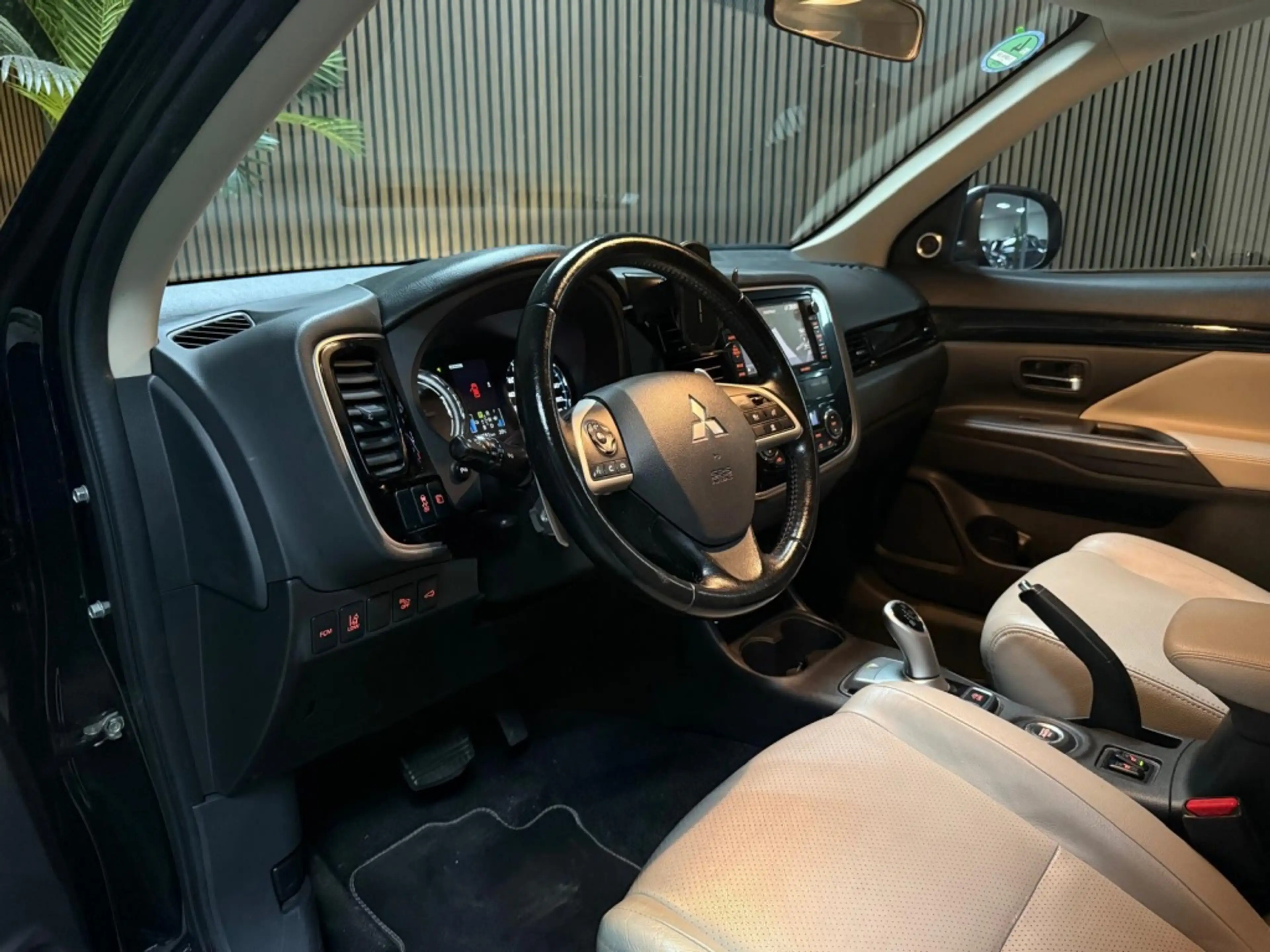 Mitsubishi Outlander 2.0 PHEV Instyle+ — photo 11