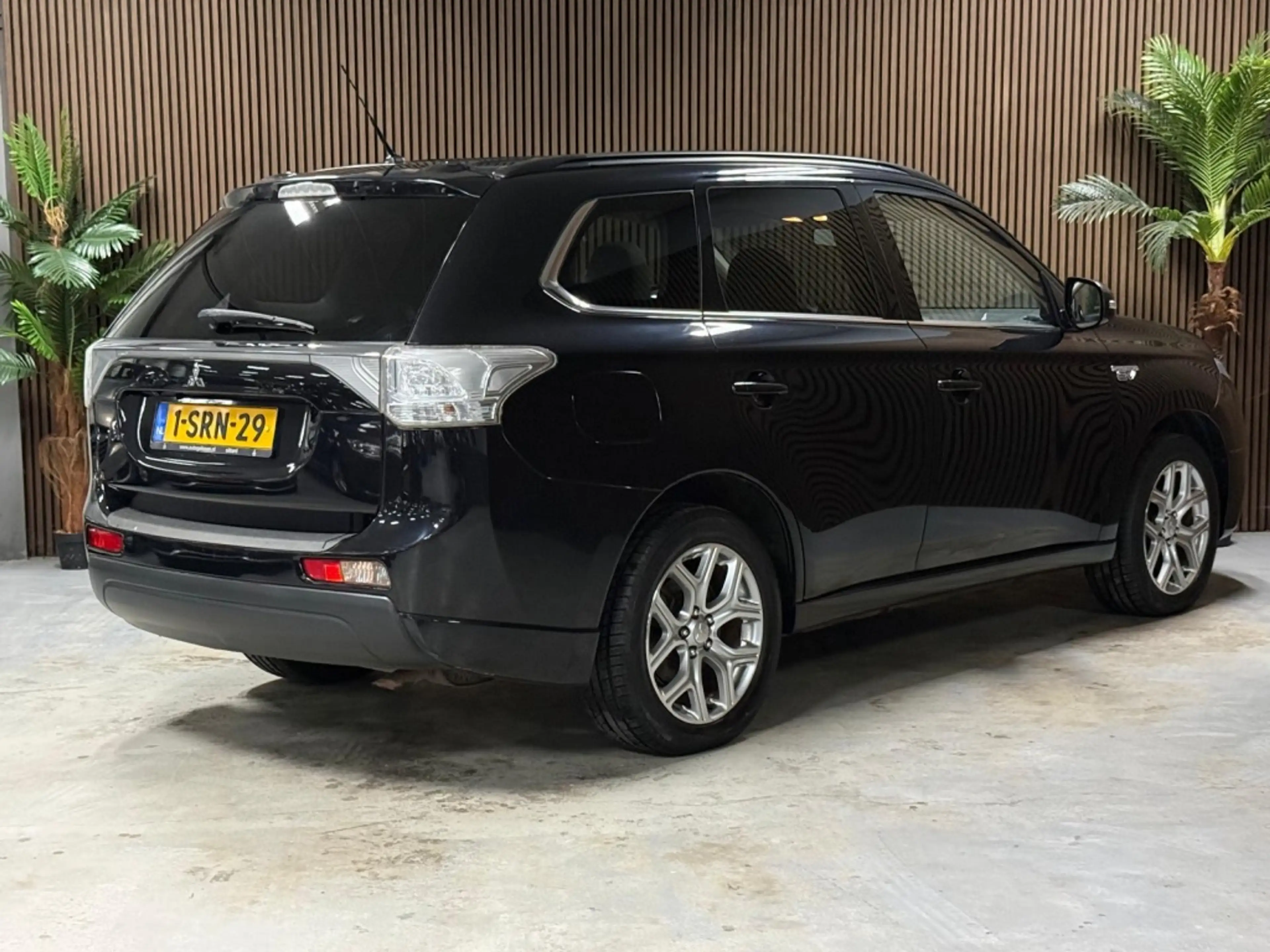 Mitsubishi Outlander 2.0 PHEV Instyle+ — photo 4