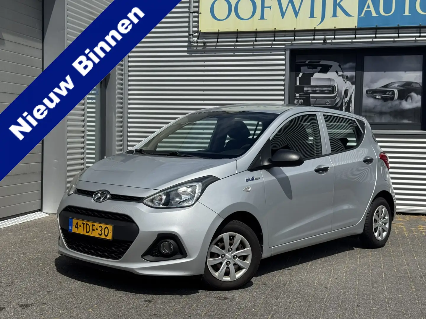 Hyundai i10 1.0i i-Motion Clima NAP 12 Maanden Garantie Gris - 1