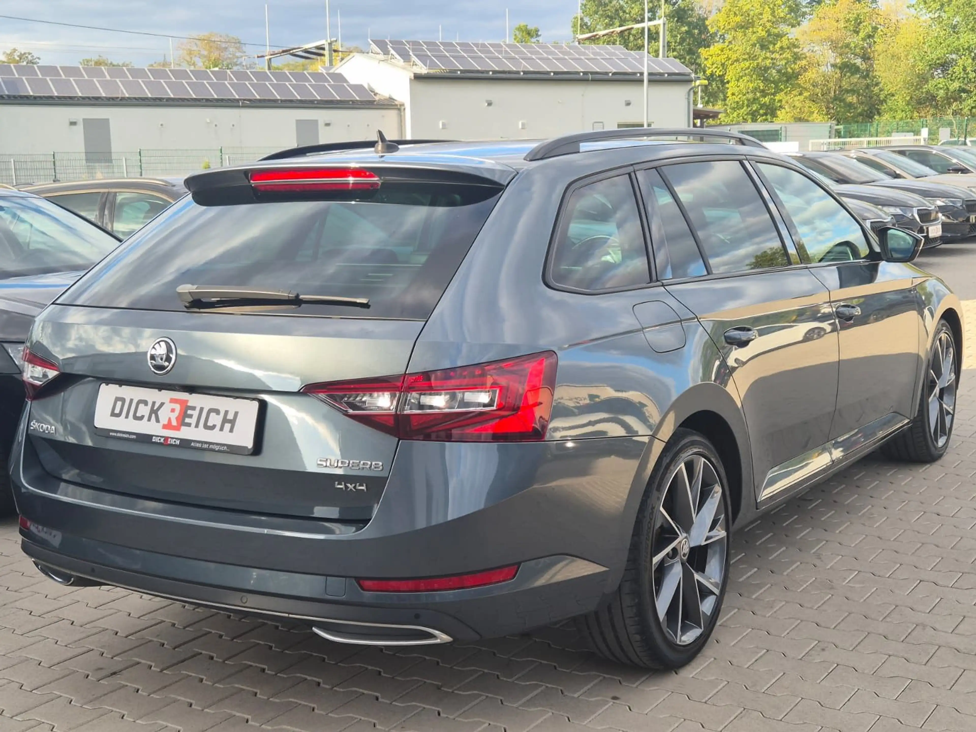 Skoda Superb 2.0 TDI Sportline 4x4 PANO*STHZ*ACC*AHK — photo 4