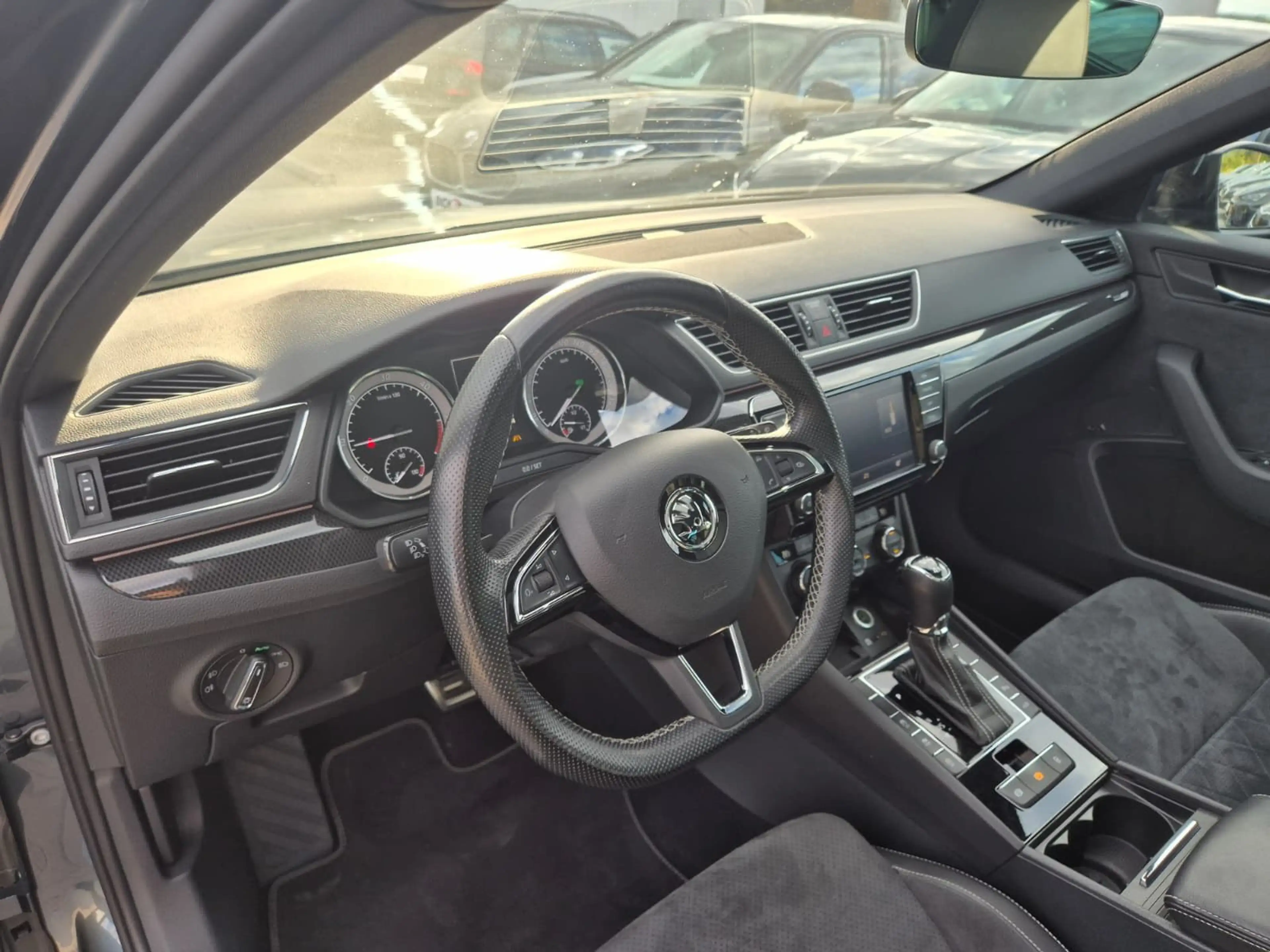 Skoda Superb 2.0 TDI Sportline 4x4 PANO*STHZ*ACC*AHK — photo 13